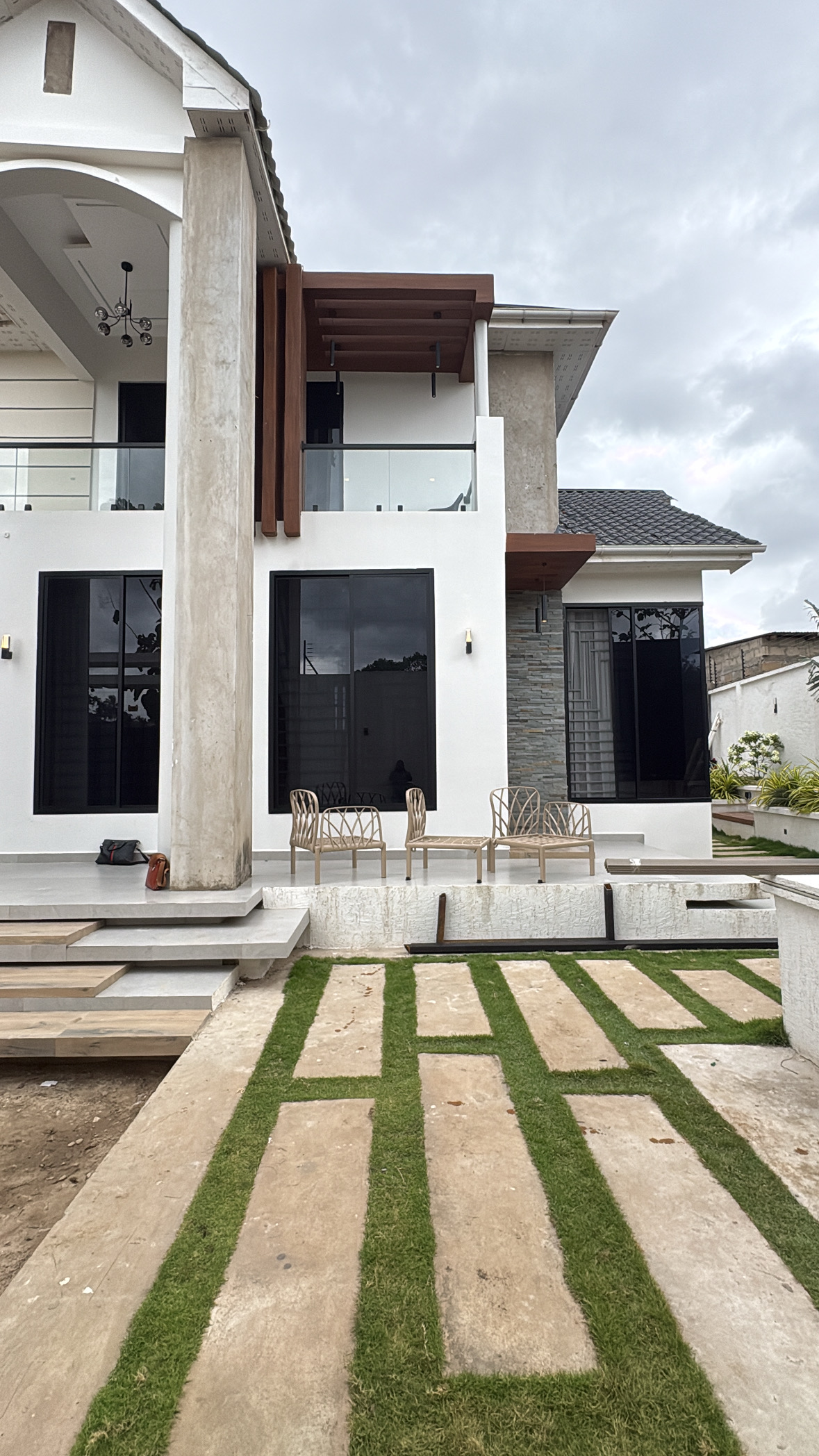 3 BEDROOMS RESIDENTIAL HOUSE
